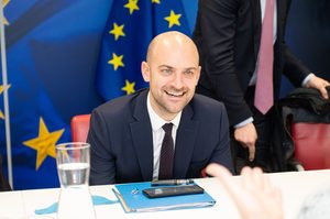 Lire la suite à propos de l’article Jean-Noël Barrot : Quelle est la fortune du Ministre de l&rsquo;Europe et des Affaires étrangères ?
